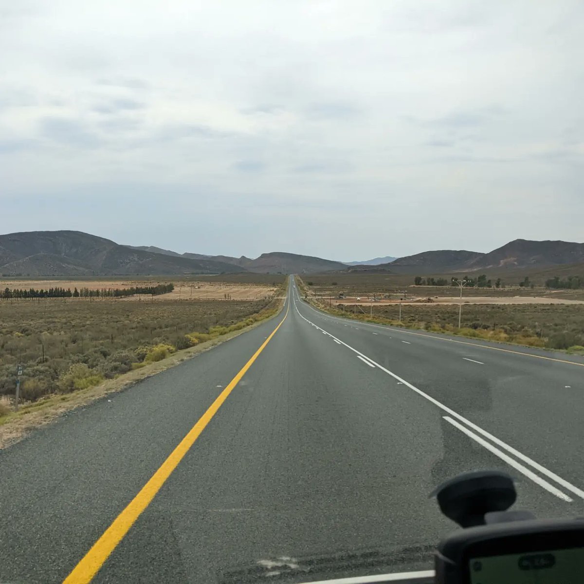 kitesurferpeter's tweet photo. Kalahari safari day 1. Worcester - Tankwa Padstal - Calvinism - Brandvlei.  Moonscapes and mountain ranges finishing with a brief 100 km/h dust storm. En route to Kgalagadi Transfrontier Park 

#safari #kalahari #southafrica #Kgalagadi https://t.co/efn5EEzPWf