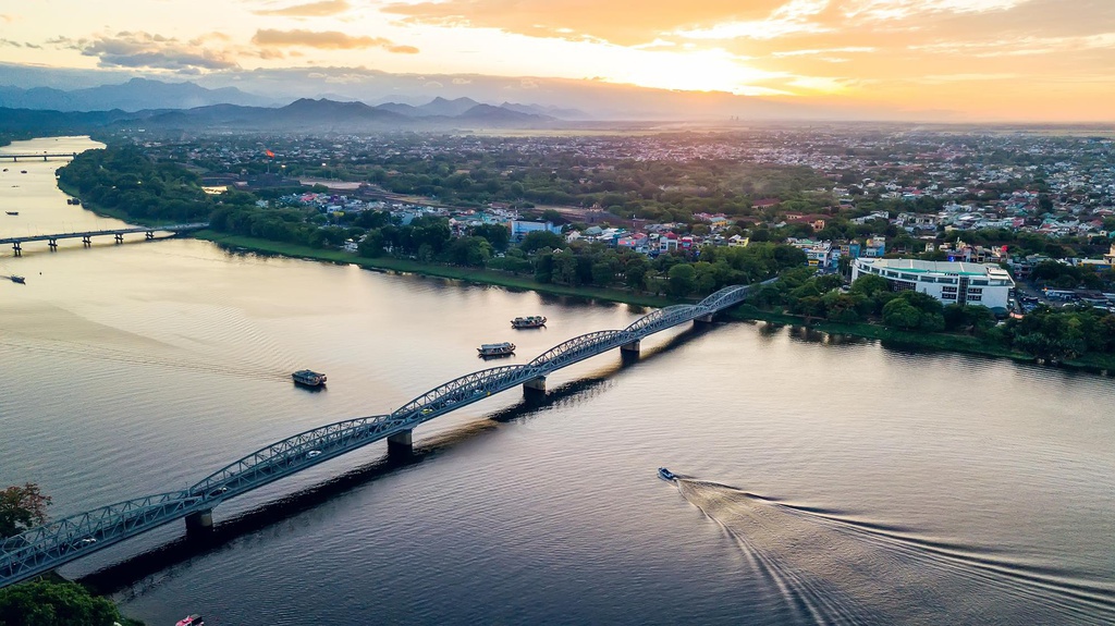 Vietsense_'s tweet photo. There are lots of places to visit in Hue as this imperial city is the hub of museums, tombs, rivers and pass. Let's give a look into the most amazing places in Hue.
#Vietnam #ImperialHue #VietSenseTravel https://t.co/Secvhl9Sfk