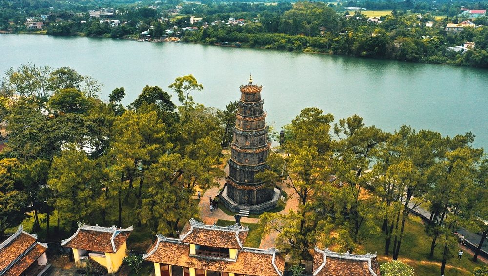 Vietsense_'s tweet photo. There are lots of places to visit in Hue as this imperial city is the hub of museums, tombs, rivers and pass. Let's give a look into the most amazing places in Hue.
#Vietnam #ImperialHue #VietSenseTravel https://t.co/Secvhl9Sfk