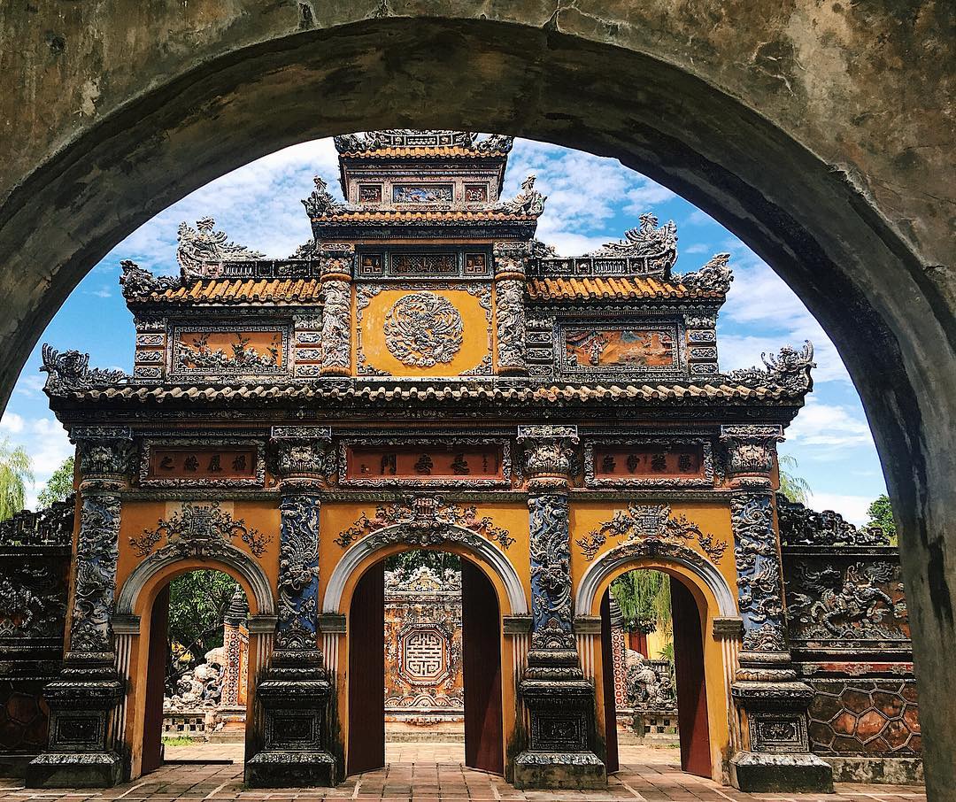 Vietsense_'s tweet photo. There are lots of places to visit in Hue as this imperial city is the hub of museums, tombs, rivers and pass. Let's give a look into the most amazing places in Hue.
#Vietnam #ImperialHue #VietSenseTravel https://t.co/Secvhl9Sfk