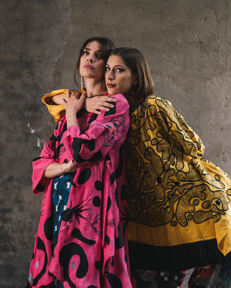 Bakuza y Justine, Saco y vestido bordado peces y Bolom  bordado por hermanas artesanas en Chiapas- piezas únicas ✨😍 disponibles en📍Tienda Carmen Rion, parque México, Condesa. Av. Michoacán #30 Esq Av. México. CDMX 🕰 Lunes a Sábado 11:00 - 20:00 hrs // Domingo 12:00-18:00 hr