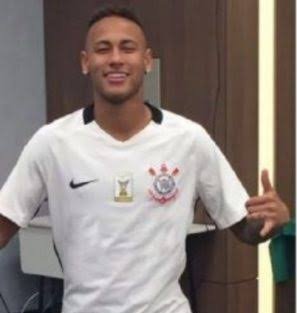 Futebolversati1's tweet photo. O ano é 2023:

- Lula Presidente
- Dívida da neo química arena quitada misteriosamente
- Arena Corinthians 2 confirmada
- Lionel Messi confirmado no Corinthians
- Pib de São Paulo inteira no Corinthians
- 3 mundiais
-  Neymar no Corinthians

Mbappé no Corinthians

entenda o caso https://t.co/OCWVSalQWw