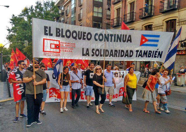 AIntermar's tweet photo. #CubaSigue,#CubaVive, #AbajoElBloqueo, fueron las consignas y el reclamo de los amigos de nuestra Patria en varios países como muestra de solidaridad con el pueblo cubano. https://t.co/W5zXJp5cur