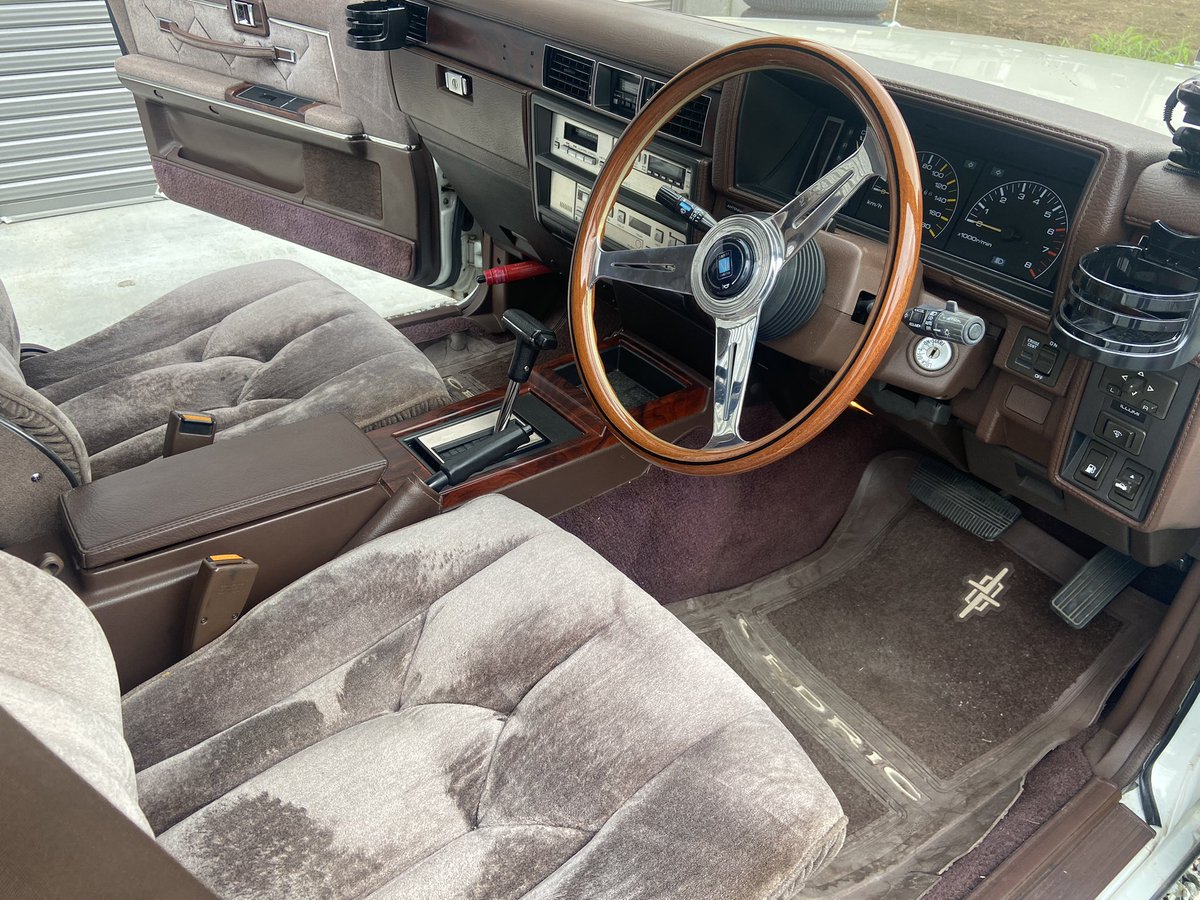 Y30セドリック 2.0 ブロアムターボ売ります
・昭和59年式
・走行距離約88000km
・3000用ビッグバンパー
・ケント　ワイヤーホイール
・ローダウン
・KYB 新品ショックアブソーバー
・エアコンしっかり効きます
#車売ります
#旧車売ります
#Y30セドリック