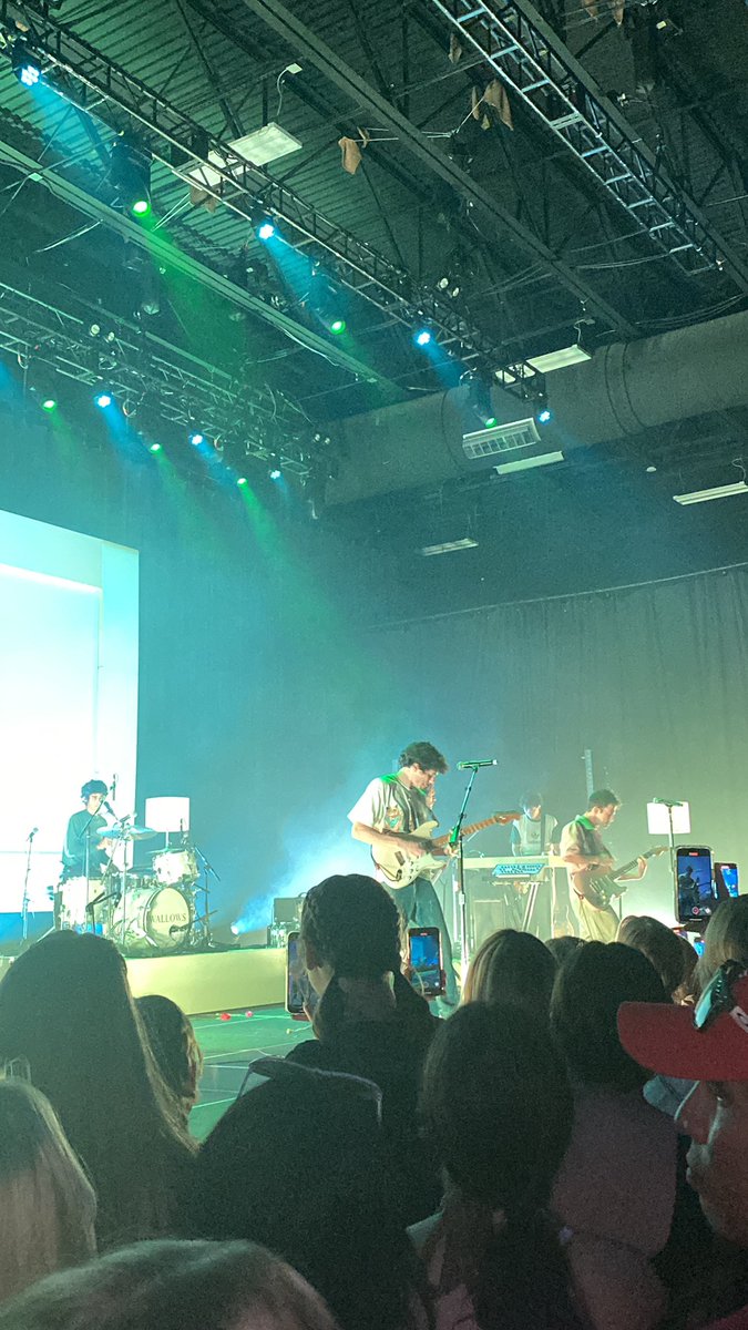 maddie_payne13's tweet photo. this was the best night of my life.
@wallowsmusic #wallows #tmtio #wallowsmemphis https://t.co/qrjx1GB4Is