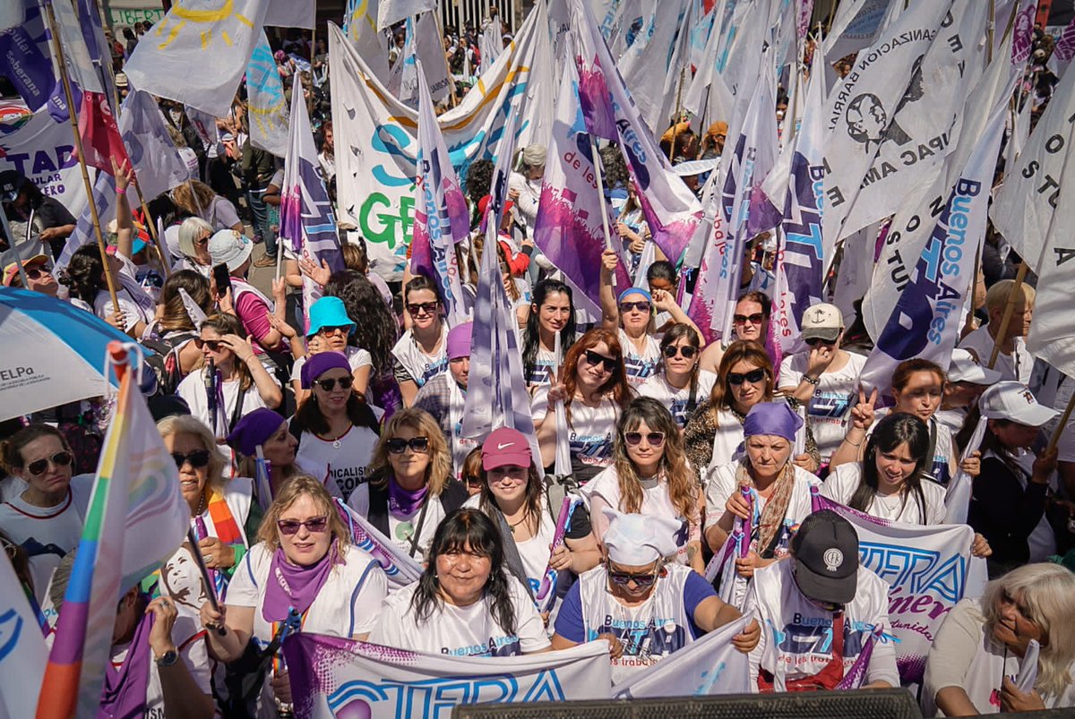 almazan_silvia's tweet photo. "Luche, luche y que se escuche" Miles de Trabajadoras de  @CTAok @ctabsas en el 35 #EncuentroPlurinacional de Mujeres y Diversidades en San Luis. @cteracta @SUTEBAProvincia https://t.co/Qim7dNA2ct