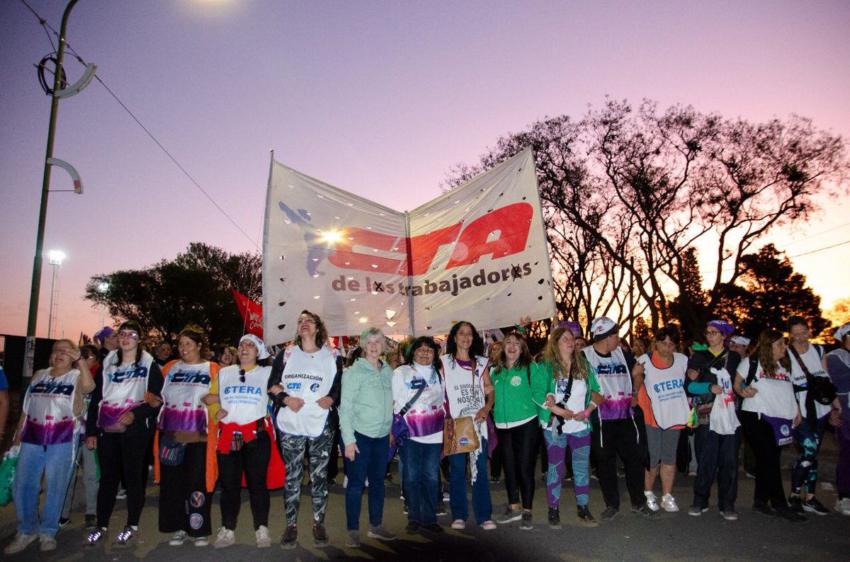 almazan_silvia's tweet photo. "Luche, luche y que se escuche" Miles de Trabajadoras de  @CTAok @ctabsas en el 35 #EncuentroPlurinacional de Mujeres y Diversidades en San Luis. @cteracta @SUTEBAProvincia https://t.co/Qim7dNA2ct