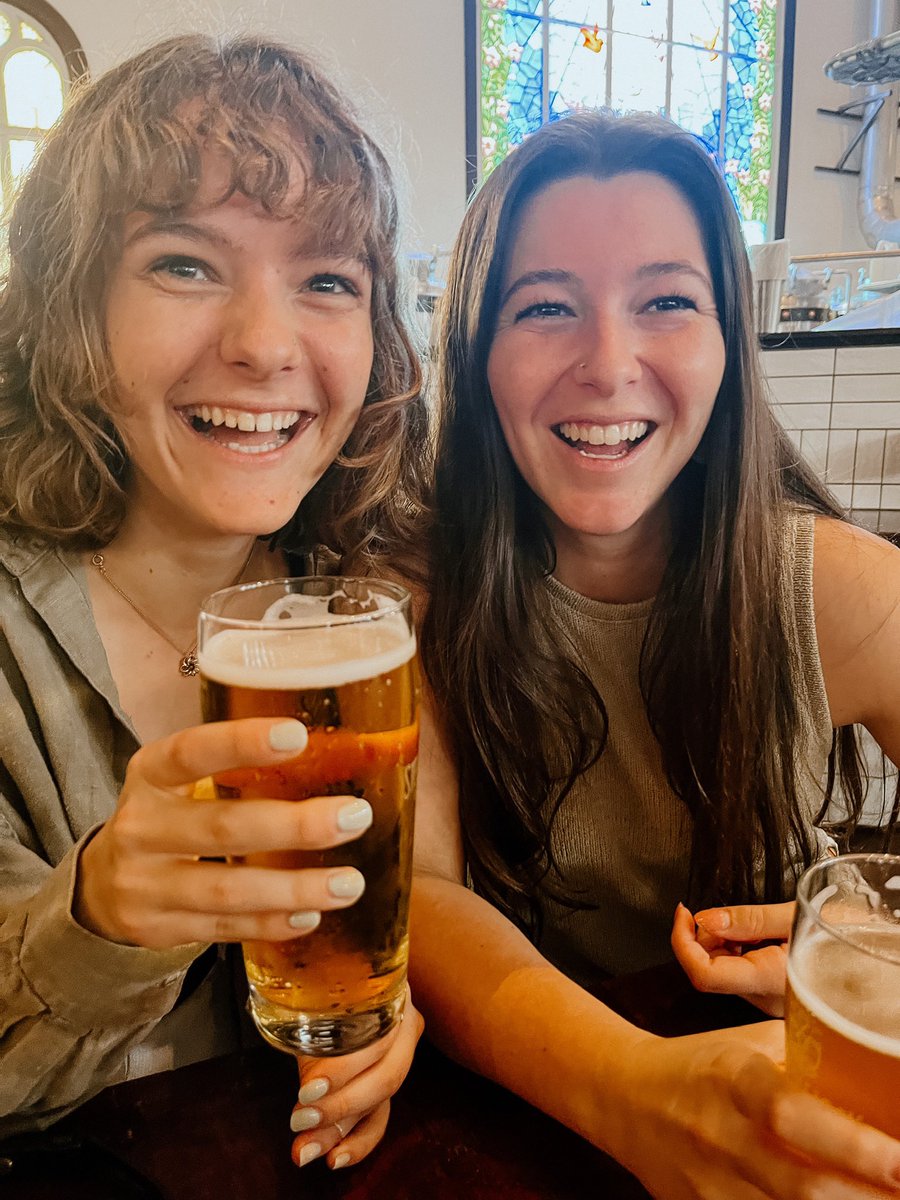 Catslabaugh's tweet photo. @inger_smuts Update! 2022 = Oregon 🤝🏾 Catherine+Inger https://t.co/yvDtOikTaW