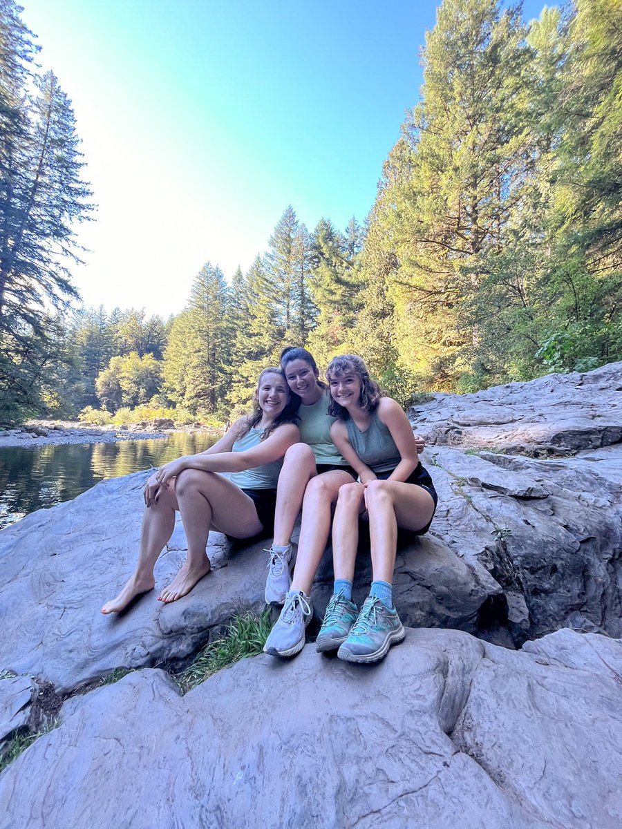 Catslabaugh's tweet photo. @inger_smuts Update! 2022 = Oregon 🤝🏾 Catherine+Inger https://t.co/yvDtOikTaW