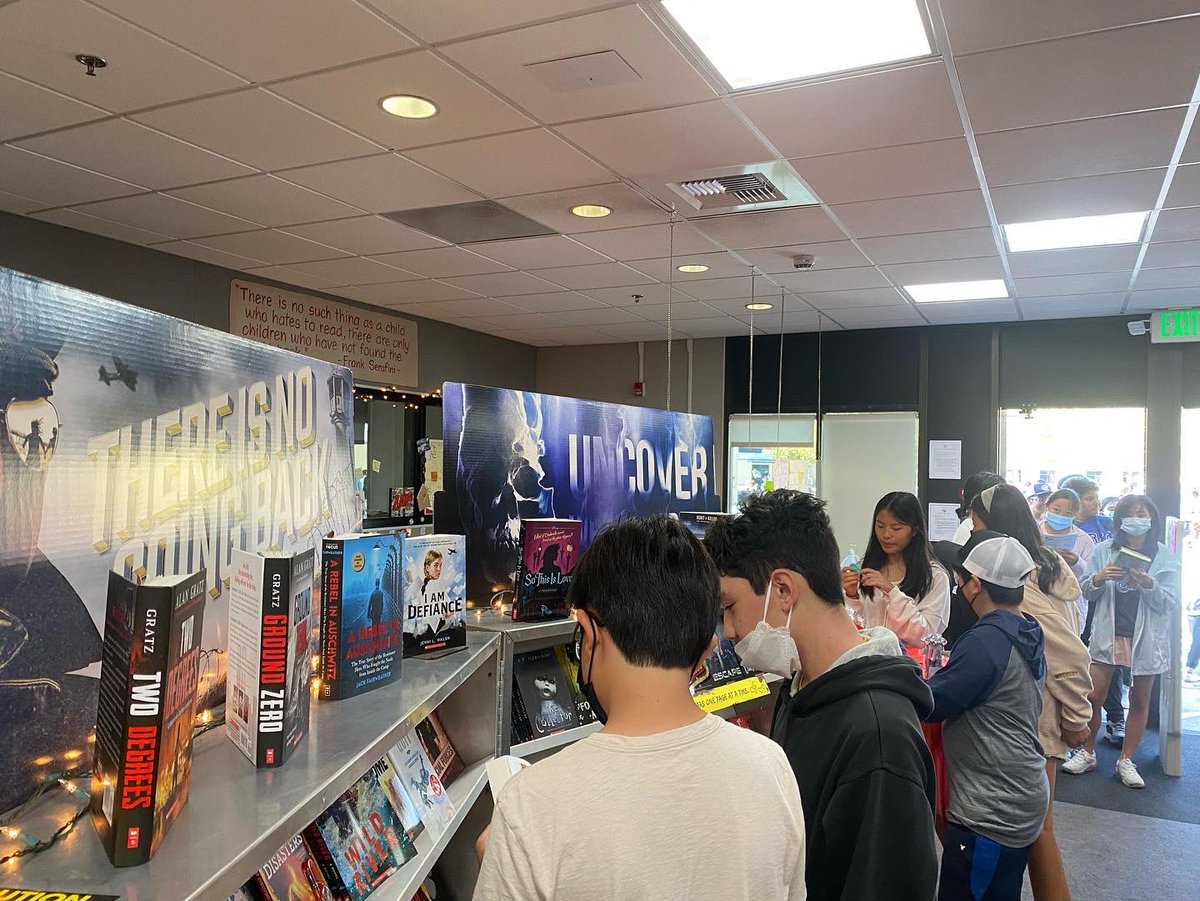 CMSCougarsDB's tweet photo. Day 1 of our 📚BOOK FAIR 📚was fantastic! Thank you to our parent volunteers, student aides, and our librarian Ms. Carlson for organizing a jam packed fair! #BookFairWeek https://t.co/QdfPP3ItTg