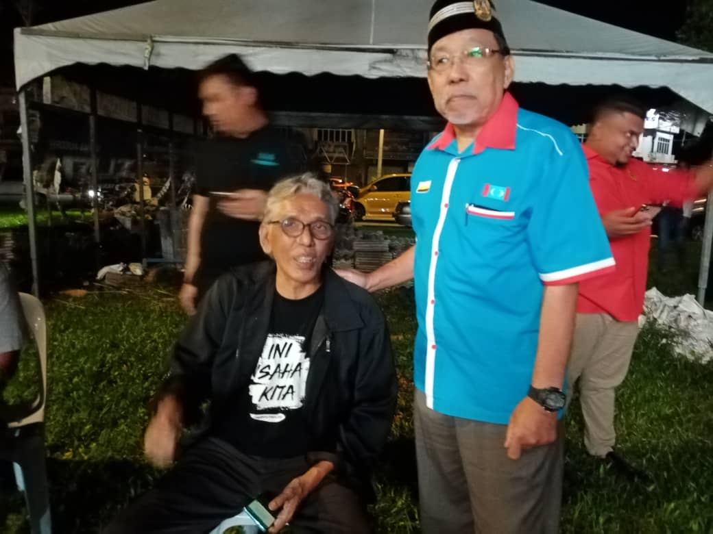 Imran_AbdHamid's tweet photo. Sekitar program #AyuhMalaysia tempoh hari di Tambun. Sempat berjumpa dan bertanya khabar sahabat seperjuangan, bersemangat semuanya untuk "bertempur" di PRU-15 kelak.

Bersama kita pastikan Pakatan Harapan kekal di Parlimen Lumut! https://t.co/px4x88fqHw