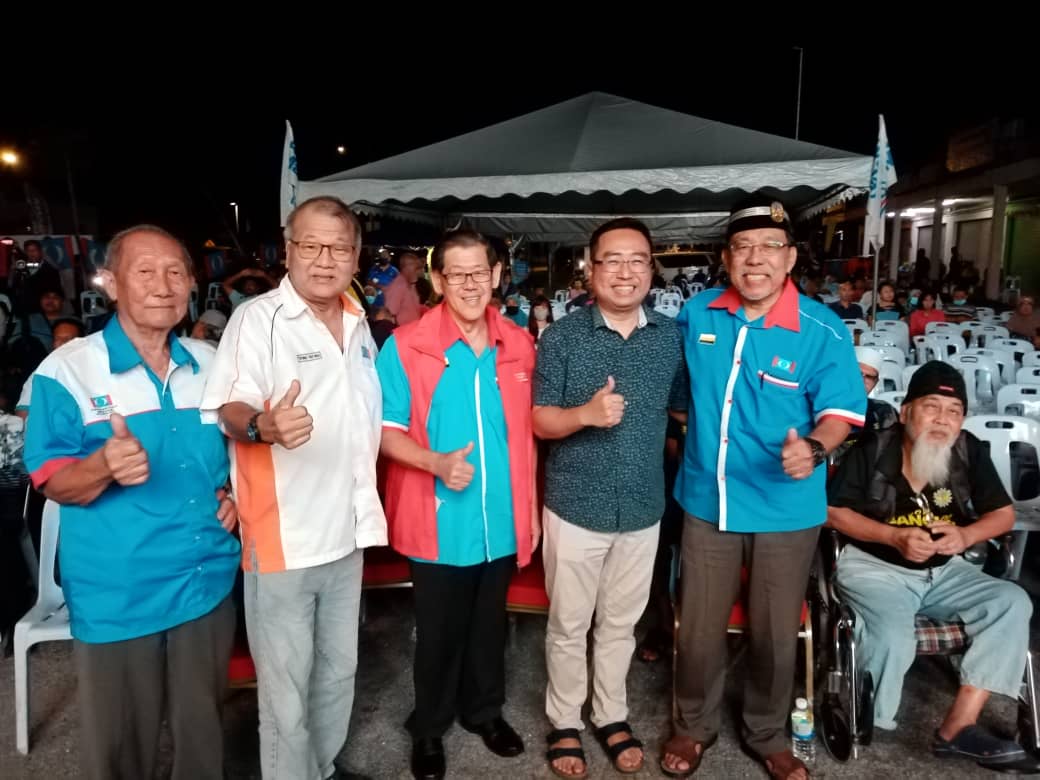 Imran_AbdHamid's tweet photo. Sekitar program #AyuhMalaysia tempoh hari di Tambun. Sempat berjumpa dan bertanya khabar sahabat seperjuangan, bersemangat semuanya untuk "bertempur" di PRU-15 kelak.

Bersama kita pastikan Pakatan Harapan kekal di Parlimen Lumut! https://t.co/px4x88fqHw