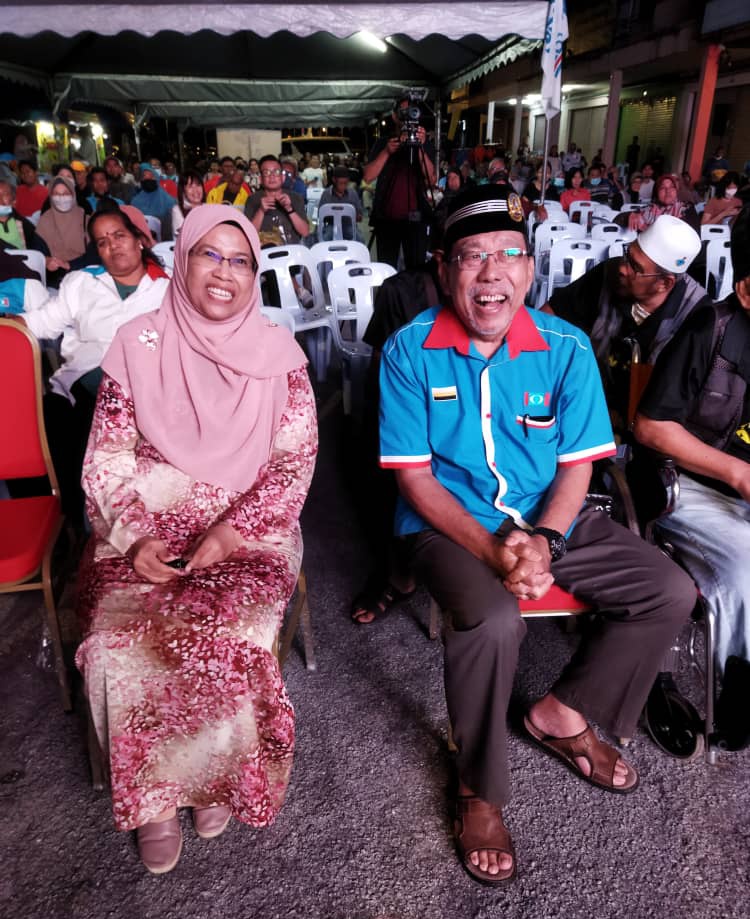 Imran_AbdHamid's tweet photo. Sekitar program #AyuhMalaysia tempoh hari di Tambun. Sempat berjumpa dan bertanya khabar sahabat seperjuangan, bersemangat semuanya untuk "bertempur" di PRU-15 kelak.

Bersama kita pastikan Pakatan Harapan kekal di Parlimen Lumut! https://t.co/px4x88fqHw