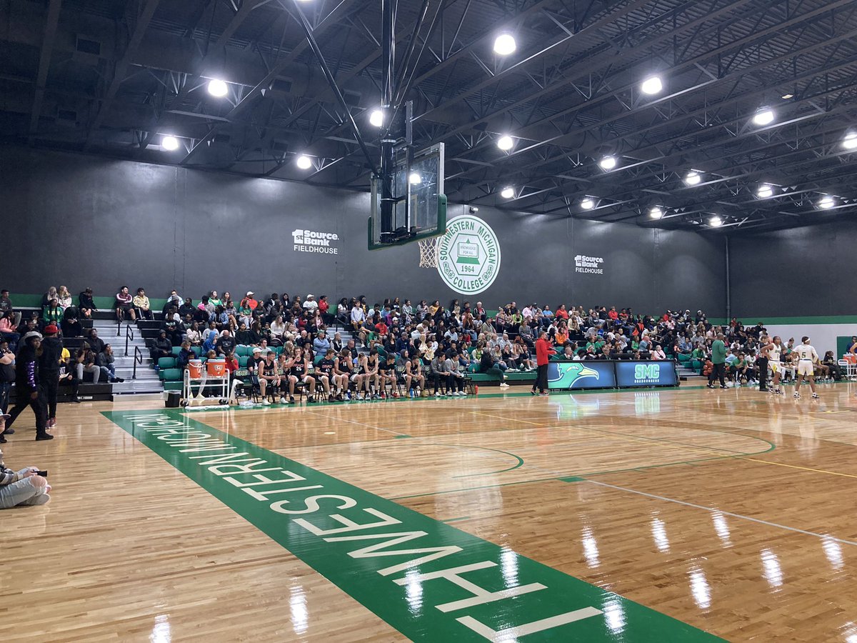 Must thank <a href="/SWMich/">Mita Sw</a> students &amp; community for filling <a href="/1stSourceBank/">1st Source Bank</a> Fieldhouse week in &amp; week out. 

Roadrunner Nation is real. We will be a leader in attendance for <a href="/NJCAARegion12/">NJCAA Region 12</a>. 

I promised the <a href="/SMCRoadrunners/">SMC Athletics</a> they’d have a fan base. Our community has delivered. 💚💛