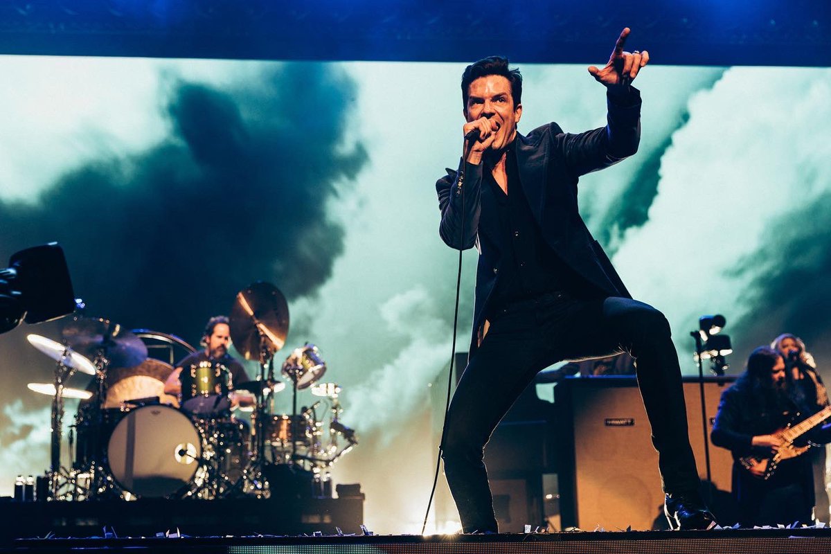 thekillers's tweet photo. The pandemic is behind us.
The leaves have begun to blush.
And the Killers are back in town. https://t.co/Vc6aDb9aY4