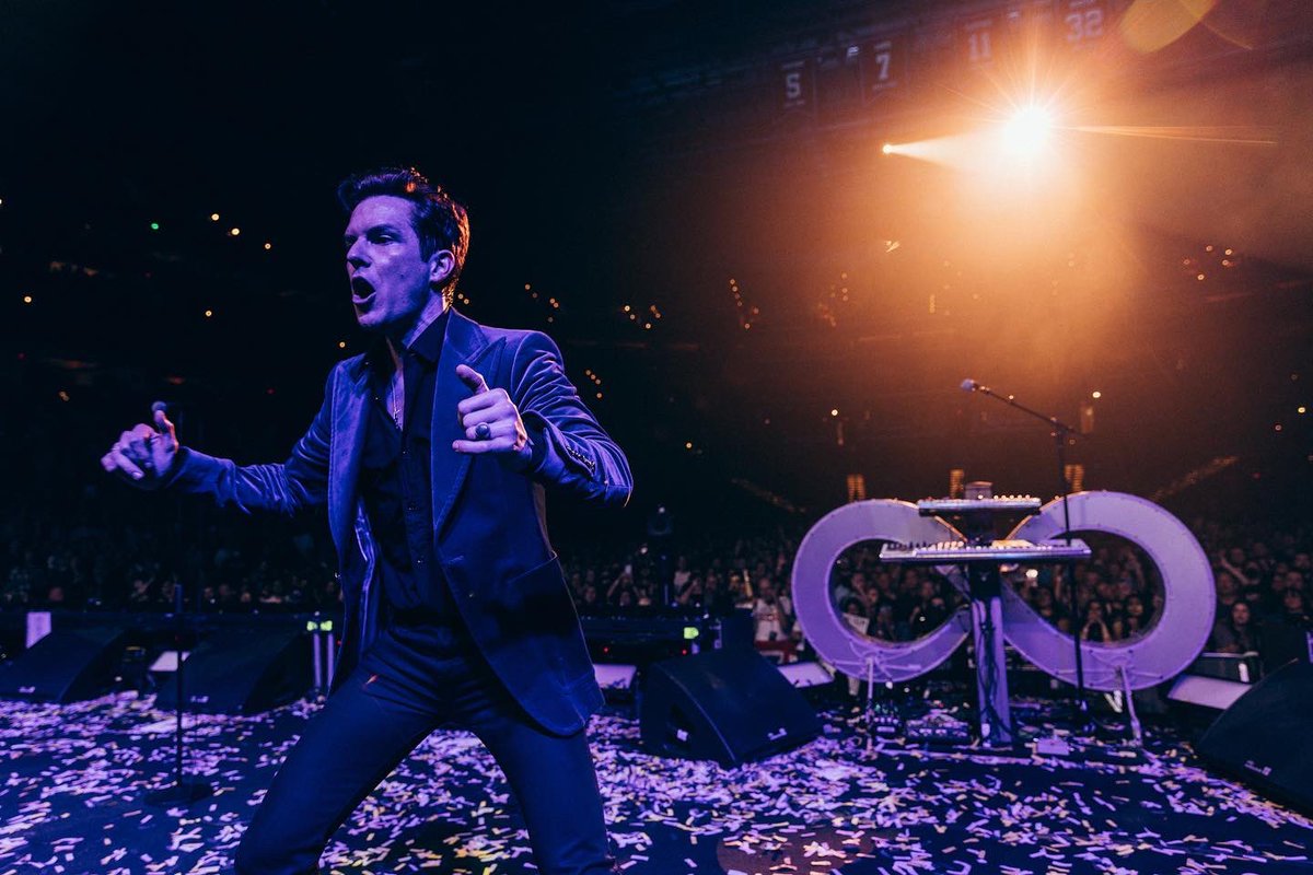 thekillers's tweet photo. The pandemic is behind us.
The leaves have begun to blush.
And the Killers are back in town. https://t.co/Vc6aDb9aY4