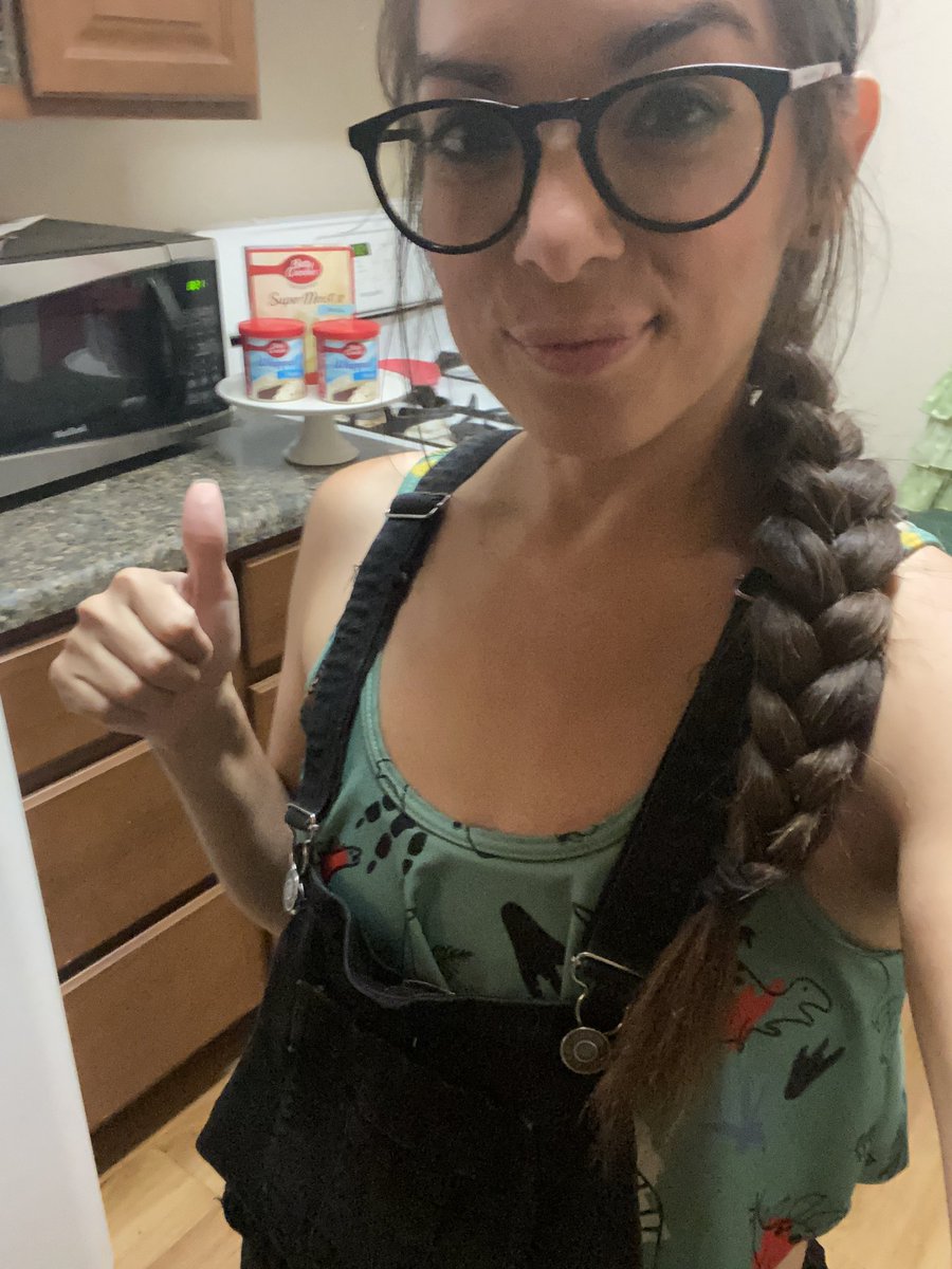 And we’re back! And in the kitchen celebrating National Cake Decorating Day decorating a cake!?! Also, Happy Early Birthday to my kid!! 🎂🥳
Join us? twitch.tv/iMPishThing 😉