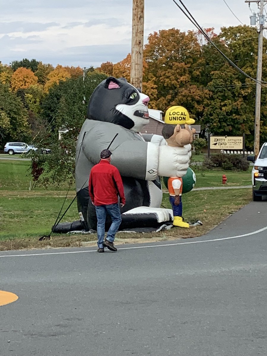 EdVerhoff's tweet photo. I gladly walked with fellow labor members today in support of the @amazonlabor  in my home town of Schodack NY! May you win your vote in 2 days! @CastelliMatt @OwusuAlbany @DustinReidy @samfein518 @C_Ellis4albany @NYSAFLCIO @NYSPFFA @NYSPEF https://t.co/2xHDIhpjZ1