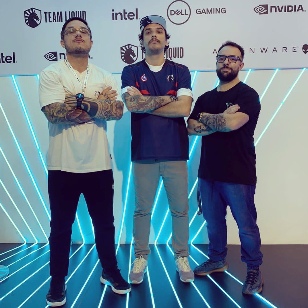 alezudoo's tweet photo. Guys, so parei pra escrever agora! Que dia incrível de Rainbow Six na #BGS!! O stand da @TeamLiquidBR abriu as portas pro nosso jogo e o resultado não podia ter sido outro. Foi animal
Obrigado #DellGaming e #AlienwareBrasil pela oportunidade e a todos que passaram por lá! 💙💙 https://t.co/gecSiKBoOz