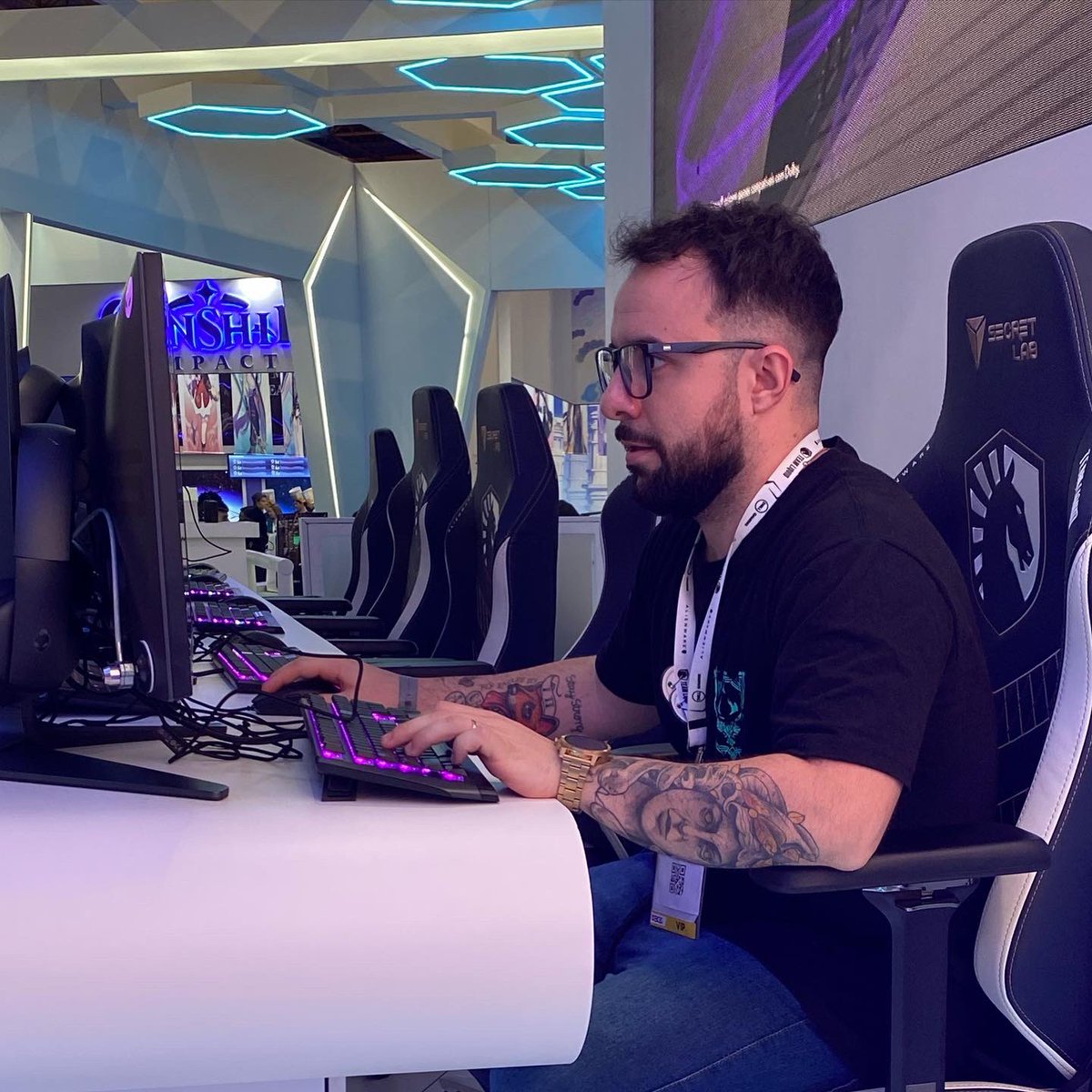 alezudoo's tweet photo. Guys, so parei pra escrever agora! Que dia incrível de Rainbow Six na #BGS!! O stand da @TeamLiquidBR abriu as portas pro nosso jogo e o resultado não podia ter sido outro. Foi animal
Obrigado #DellGaming e #AlienwareBrasil pela oportunidade e a todos que passaram por lá! 💙💙 https://t.co/gecSiKBoOz