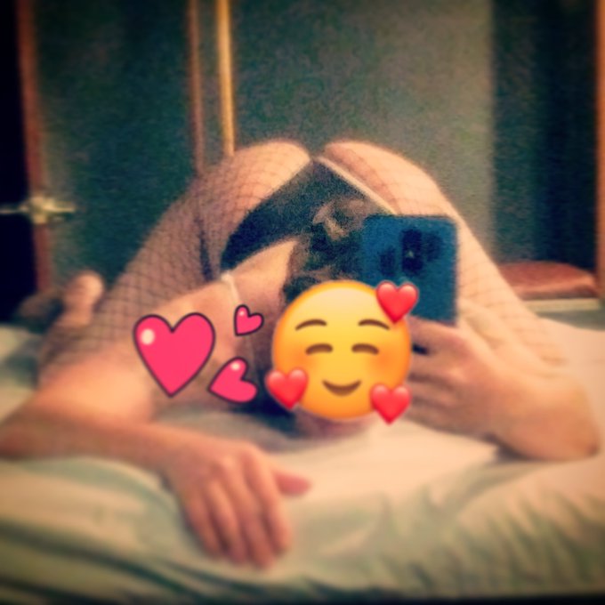 Old one..miss this Bathhouse ? #Femboy https://t.co/aRN4yH1Ej1