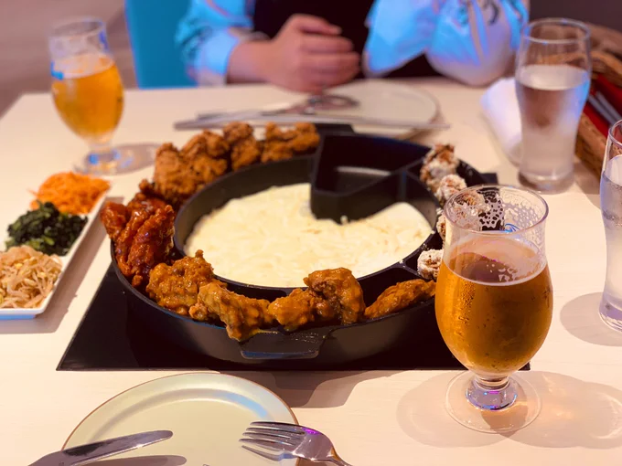 あと日曜に友達とアフタヌーンティー行ってきたのですが懲りずにお昼肉食べたら見事に腹パンになって焦ったそこのお店のおねぇさん達のお洋服がほんと可愛くて…しかも丁度イベント?かでB/T/Sの曲踊ってた可愛いぃでもメインでしぼりたてモンブランが滅茶苦茶美味しかった…… 