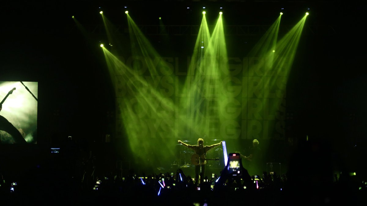 breatheapril's tweet photo. “throw it away, forget yesterday. we’ll make the great escape. and we won't hear a word they say they don't know us anyway.”

#BoysLikeGirlsLiveInManila https://t.co/5QAKChhIRF