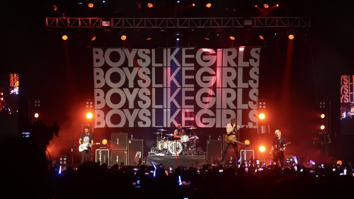 breatheapril's tweet photo. “throw it away, forget yesterday. we’ll make the great escape. and we won't hear a word they say they don't know us anyway.”

#BoysLikeGirlsLiveInManila https://t.co/5QAKChhIRF