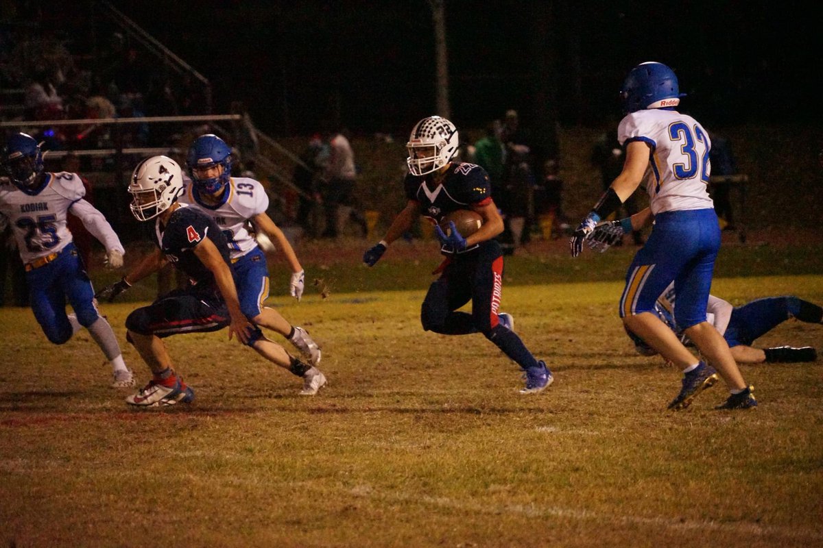 HeathMELVIN2's tweet photo. #Prouddadmoment when your freshman son breaks the 1K yard mark between JV and Varsity Rushing yards!!!! #1Krushing #dueces #GoalsandHighlights https://t.co/l0AhB3VCTL