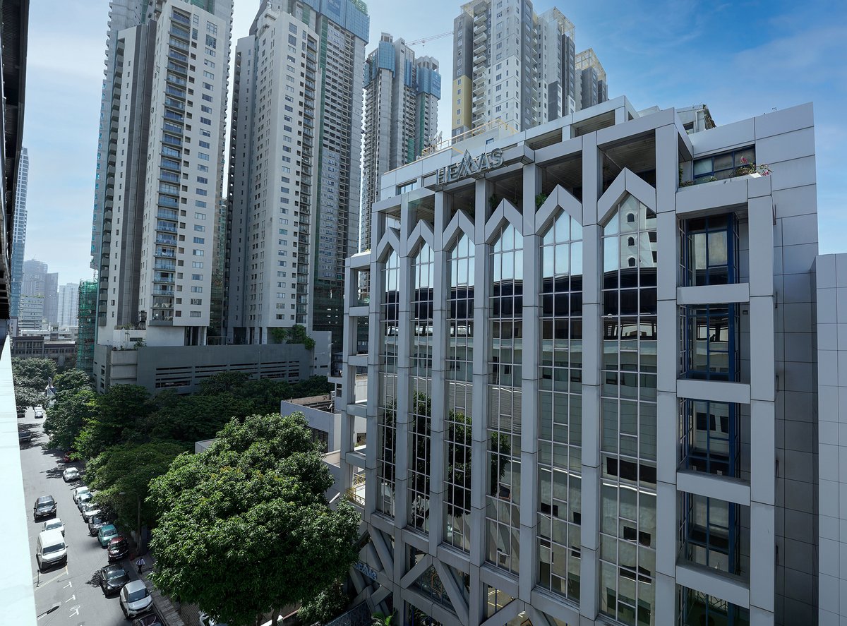 EngineeringMaga's tweet photo. Though completed in 1996, the Hemas Corporate Building looks right at home in #Colombo's modern cityscape. Designed by Mihindu Keerthiratne Associates, and constructed by MAGA, the metropolitan building façade reflects the Company's brand and logo.
#construction #engineering #lka https://t.co/WuDGsbcLUS