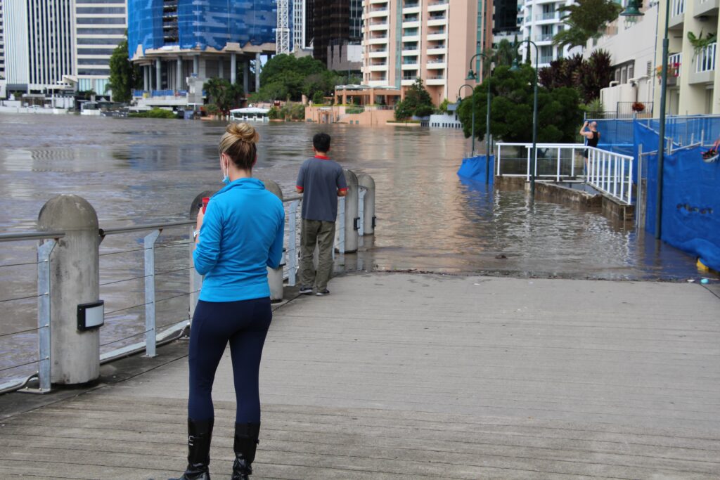 To improve resilience against floods we need a broad approach tackling #climatechange, #publichealth systems and social inequalities, using expert and community knowledges. New article by @DrVMatthews @SotirisVard @RossBailie out this week! 👉bit.ly/3TeCmir #ANUexpert