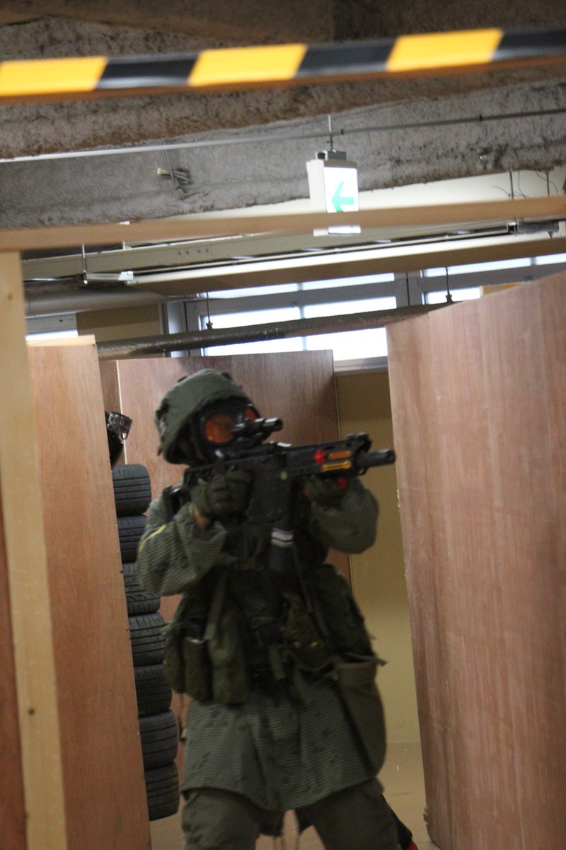devilhound9's tweet photo. #銃を構える姿だけで10RT来たら強者 https://t.co/n4vbwWF2ym