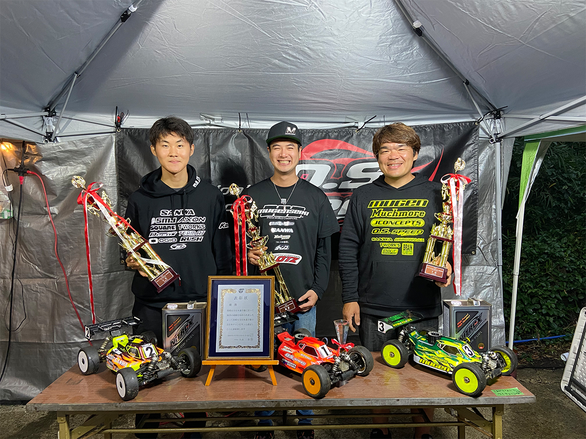 OsengineO's tweet photo. 1/8GPオフロード全日本選手権 O.S.SPEED表彰台独占！！！
https://t.co/BLPcNUIY41 https://t.co/V8hYv4K6b6