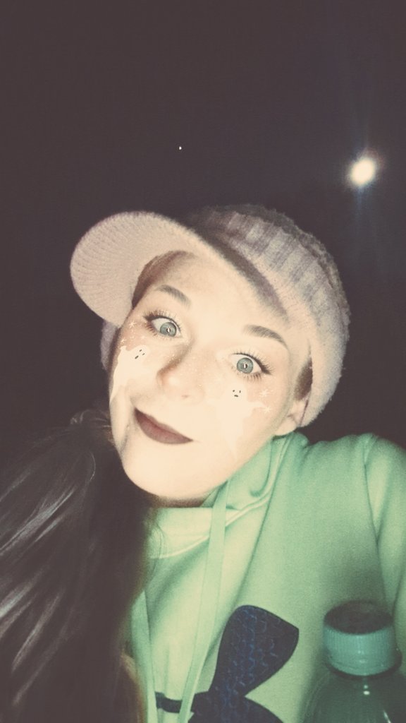 MissCarey4life's tweet photo. Welp it's that time again I'm off to Mermaid land catch ya on the wave. Goodnight all you Mermaids and Beasts!😘💜🧜♀️
#GoodNightTwitterWorld
#moondrop
#selfiewiththemoon
#betweenmeandyou https://t.co/jC5XhgMl6X