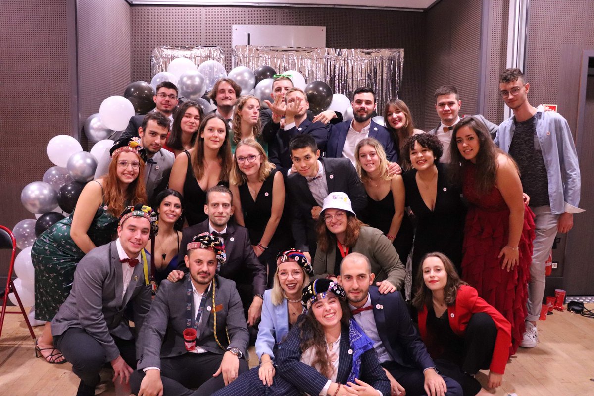 Mandine_DUVAL's tweet photo. #PERSO | Quelque soit nos difficultés c’est les #ESI avant tout, merci la @La_FNESI et son #réseau de m’avoir accueilli avec autant d’amour! Je serai toujours fière d’avoir pu poser ma #pierre sur le grand #pont que nous #construisons pour l’avenir des #ESI! https://t.co/FyyYj63Hih