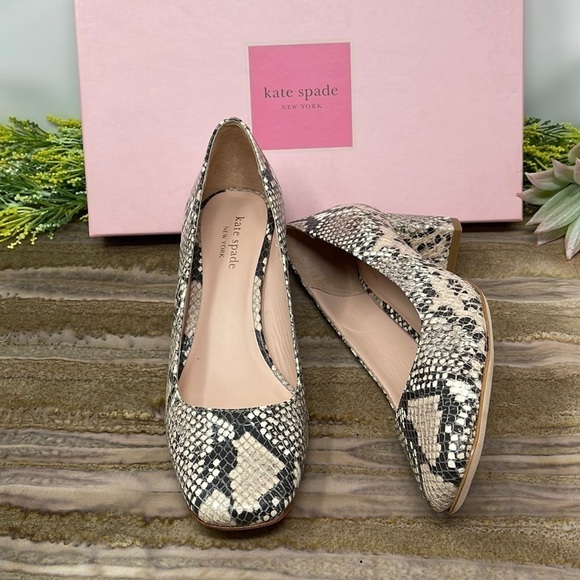 SecondhandTfd's tweet photo. So good I had to share! Check out all the items I'm loving on @Poshmarkapp from @Bearlystylin #poshmark #fashion #style #shopmycloset #katespade #zara #shoedazzle: https://t.co/eVZNCvTQI3 https://t.co/mquXmetyL4