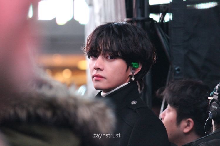 hobithviess's tweet photo. a thread of desi taehyung edits🐻

~a thread that will make you fall in love with him again but more strongly🌼 https://t.co/hS8RaveIoM
