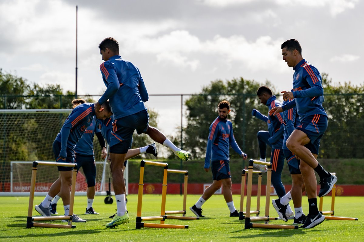 ManUtd's tweet photo. Let's go, United 👊

#MUFC https://t.co/BdeRj9Zov0