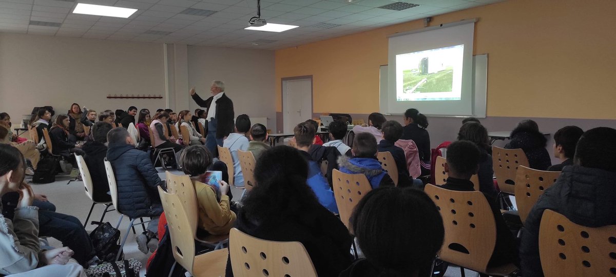 Collège des Bourgognes Chantilly tweet media