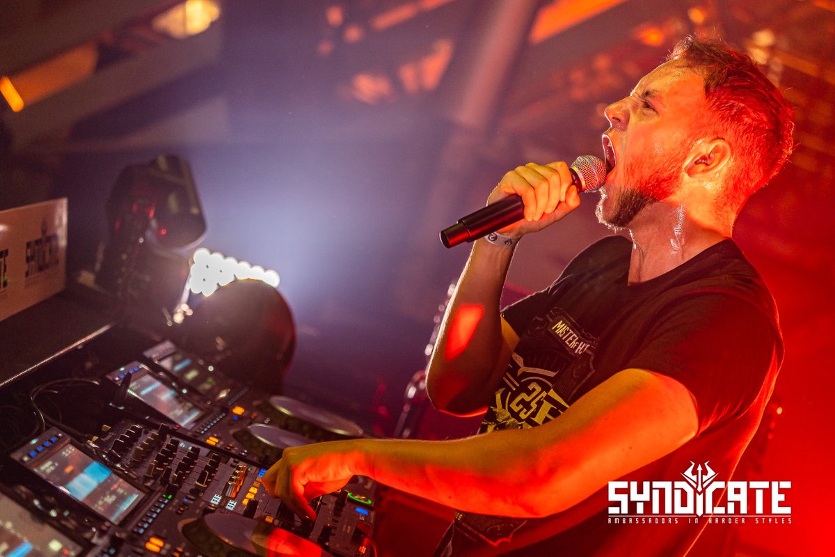 syndicate_do's tweet photo. Sefa made the ground shake with the most insane amount of kicks and melodies during his set at SYNDICATE 2022! https://t.co/zXAMq9mdRi