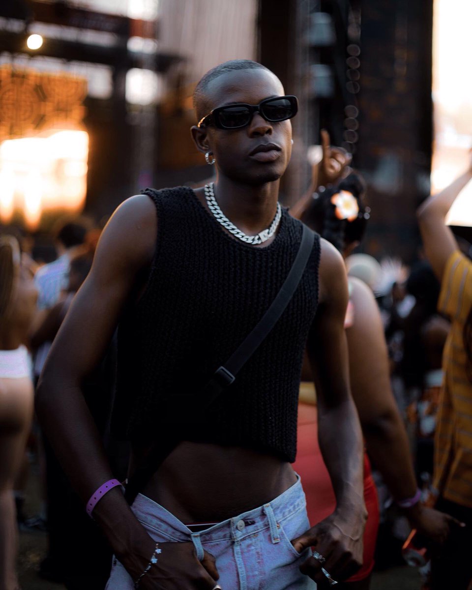 tshepangmokwen_'s tweet image. cameraman said to give face, i said okay.