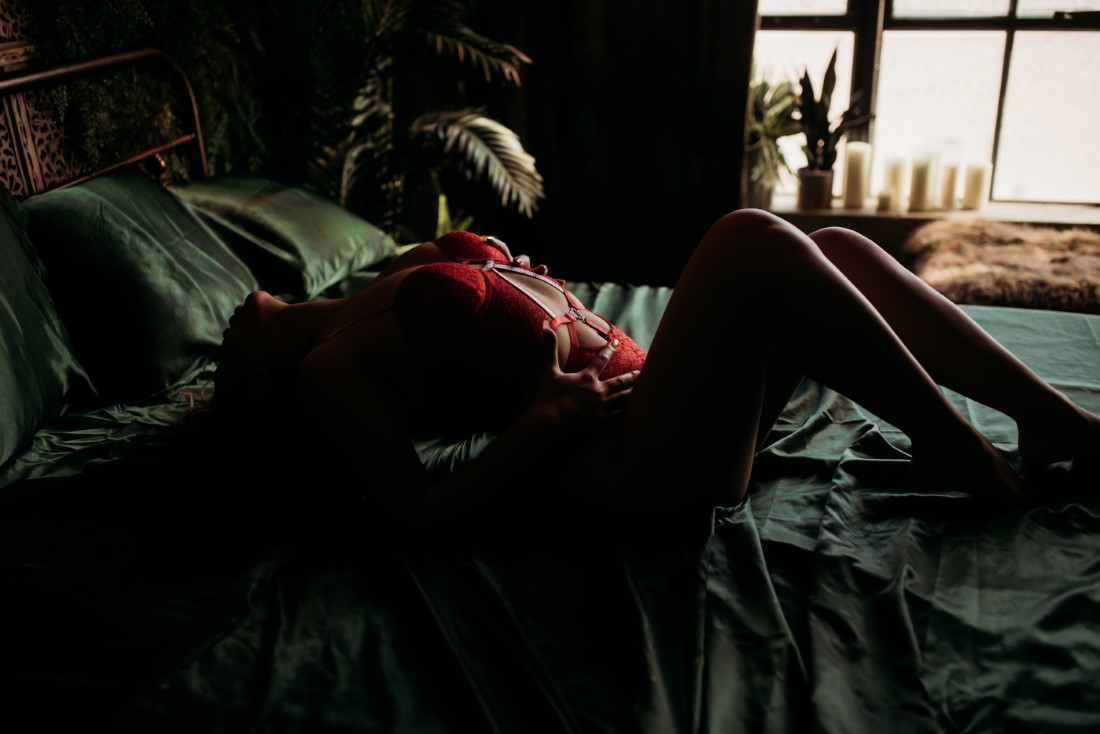 boudoirinsp's tweet photo. Red Passion by Bella Dea Boudoir @belladeaboudoir Model : Andrea Trinh @andrea_ttr 
For More, visit
https://t.co/po9kIIYpMJ and Subscribe to our mailing list https://t.co/7if1VJV5Ed