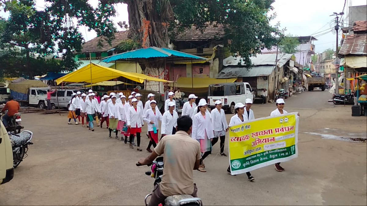 BetulKrishi's tweet photo. Special Campaign 2.0 by Krishi Vigyan Kendra, Betul on  cleanliness by rally in adopted village 
@mp_des @jnkvv_jabalpur https://t.co/K2I0tkISLq