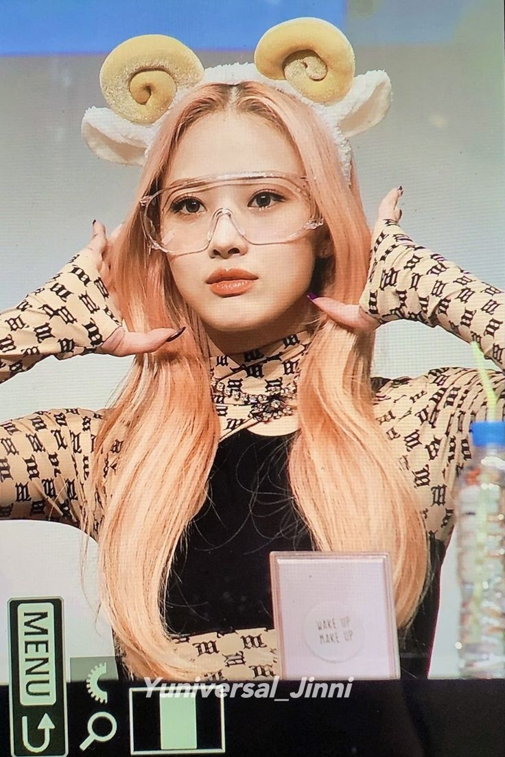 YEJI_INTL's tweet photo. 221011 ㅡ ℹ️ | NMIXX's Jinni mentioned Yeji on her bubble:

🐯: There was a time we both were into mobile games, we played a lot
🐯: And during the winter, I held Yeji unnie's hand in her pocket while walking home
🐯: We ate snacks together too ㅋㅋ

#예지 #YEJI @ITZYofficial https://t.co/hL4oSnoFw6