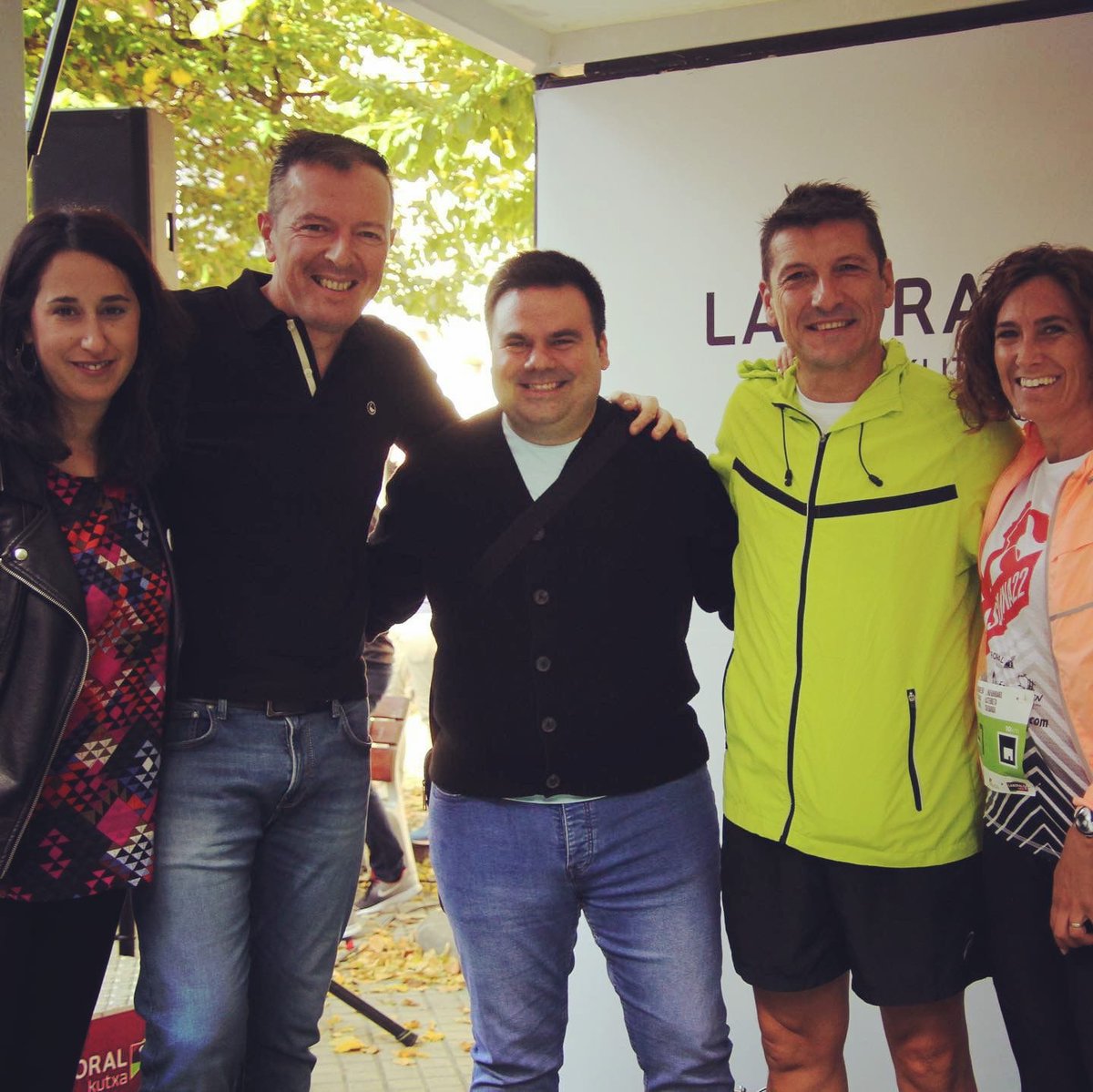 AlbertoGuzmanU1's tweet photo. ❤🔝🙌 La sonrisa del trabajo bien hecho.
Ha sido un placer trabajar mano a mano con @LABORALkutxa, en especial con @EduElizalde y #MaitaneBueno, en la #Casolina2022. Gracias por sumar a @navarracapital en esta preciosa carrera, inclusiva y alienada con los #ODS2030. #Casolina https://t.co/YCi8Tu2IKz