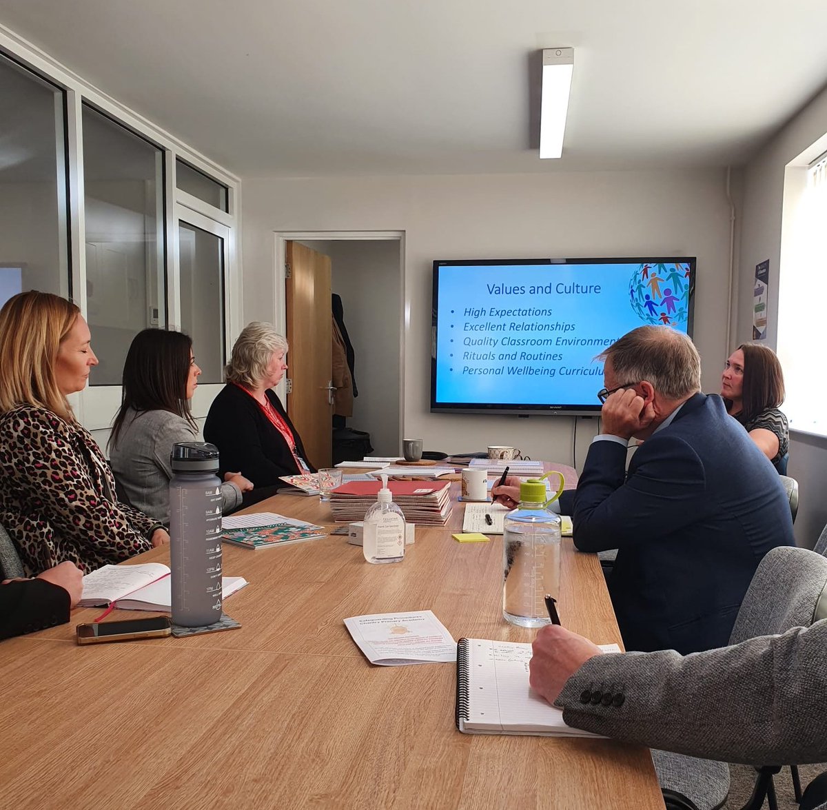 Great to see our CEO @corisande1 sharing the successful strategies, high expectations and consistent practice of @chantryprimary to a group colleagues from @ChilternLT @larkriseacademy @SpringfieldBeds @julian_axford
#values #curriculum #sharingpractice @pioneer_trust