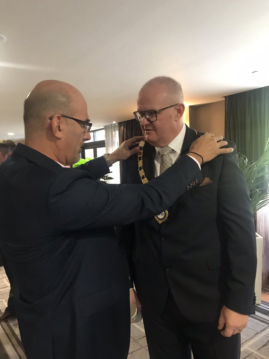 Delighted to be attending the NIHF <a href="/HospitalityExch/">Hospitality Exchange</a> conference &amp; to see so many old and new industry colleagues. The outgoing President of <a href="/NIHF/">NIHF</a> getting ready for the occasion 👏#HE22