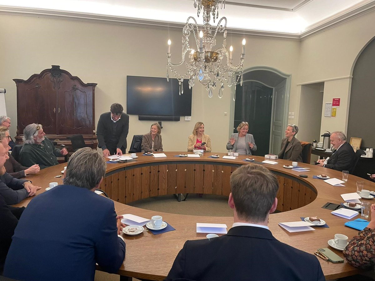 LenertPaulette's tweet photo. It is very important to be able to rely on the experience of like-minded countries during the process of regulating cannabis. 
A big thank you to my Dutch colleague Ernst Kuipers #MinisterVWS for the constructive exchange on their “Closed Cannabis Chain Experiment” in Den Haag 🇳🇱 https://t.co/0cO0zdSVuR