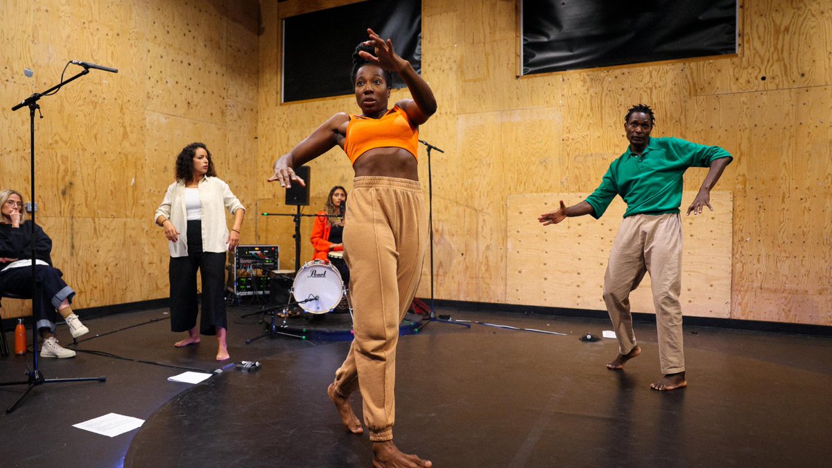 youngvictheatre's tweet photo. FIRST LOOK 💞 💫

Here is your first peek at the cast of I Wonder If… in action, bringing us a new YV Unpacked @YVTakingPart show with a fusion of music, dance and dialogue

Tickets are still available for the show’s run at the Young Vic, from 24 October

📷: Aaron Imuere https://t.co/f7cPZtXH1t