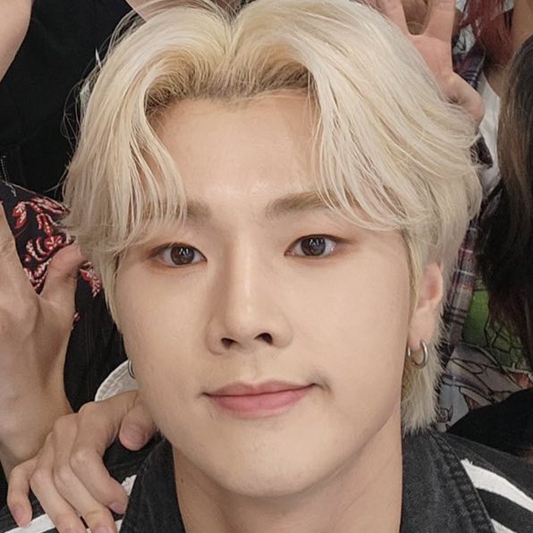 /lagi ngebayangin/ #Jungsu rambut gondrong (TT)💛